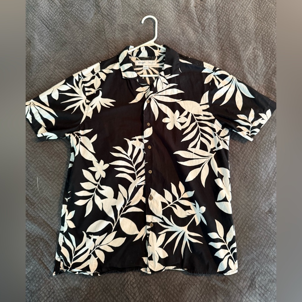 Old Navy Black and White Casual Button Down Shirt